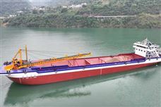 全国首艘5000吨级醇氢电动自卸砂船成功首航